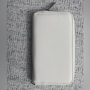 Thirty-One White Wallet